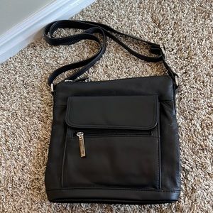 Giani Bernini black shoulder bag purse with credit card compartments new